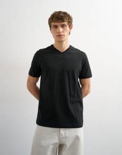 Classic fit v neck t-shirt in black