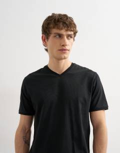Model wearing Classic fit v neck t-shirt in black