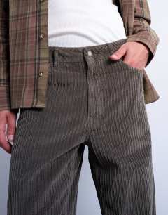 Model wearing Cord baggy trouser in khaki