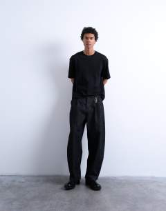 Crop fit t-shirt in black