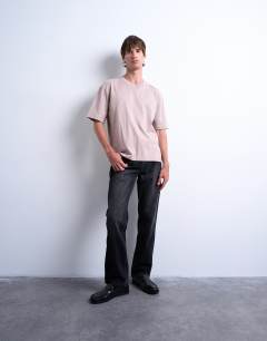 Model wearing Crop fit t-shirt in mink
