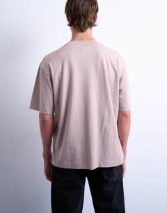 Model wearing Crop fit t-shirt in mink