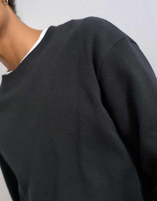 Topman cropped fit long sleeve heavyweight waffle T-shirt in washed black, 4 of 5