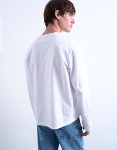 Model wearing Cropped fit long sleeve t-shirt in white