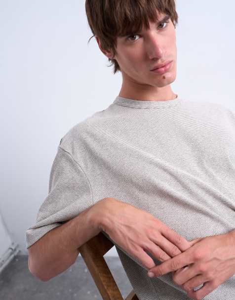 Topman – Cropped Fit T-Shirt in Ecru mit feinem Streifenmuster - view 1
