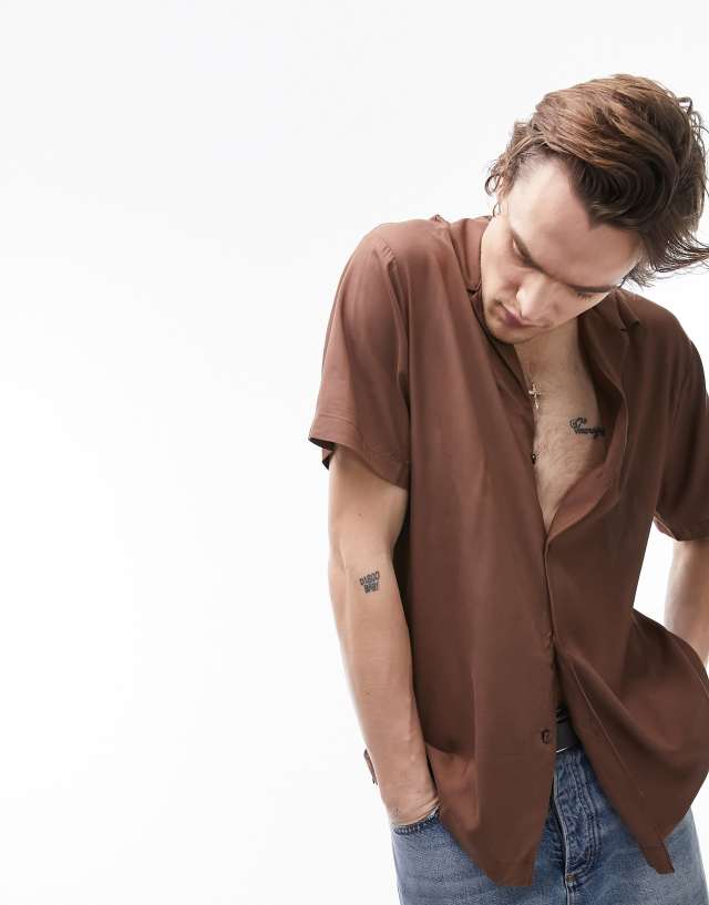 Topman deep revere short sleeve shirt in tobacco