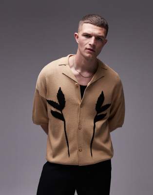 Topman – Dzianinowa koszula z kołnierzykiem kubańskim i haftowanym, kwiatowym wzorem, w kolorze ecru