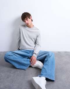 Model wearing Essential crew neck with wool in light grey