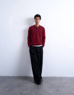 Model wearing Essential knitted button polo in burgundy
