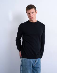 Model wearing Essential knitted crew neck in black