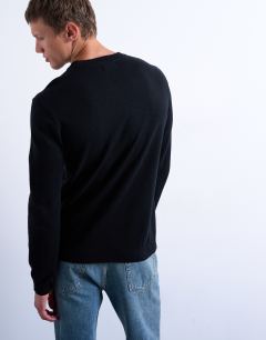 Model wearing Essential knitted crew neck in black