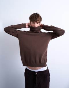 Essential knitted roll neck in brown