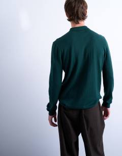 Model wearing Essential knitted zip polo in dark green