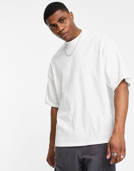 https://images.asos-media.com/products/topman-extreme-oversized-t-shirt-with-london-flight-tag-in-white/201375300-3?$n_550w$&wid=550&fit=constrain