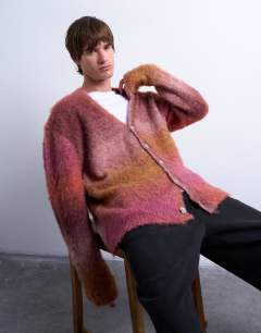Fluffy knitted crew cardigan in burgundy