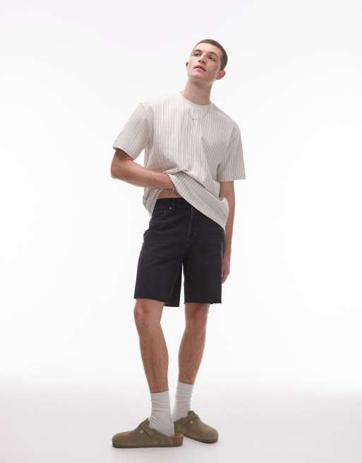 Topman – Gerade geschnittene Jeans-Shorts in verwaschenem Schwarz mit offenem Saum, 2 von 5