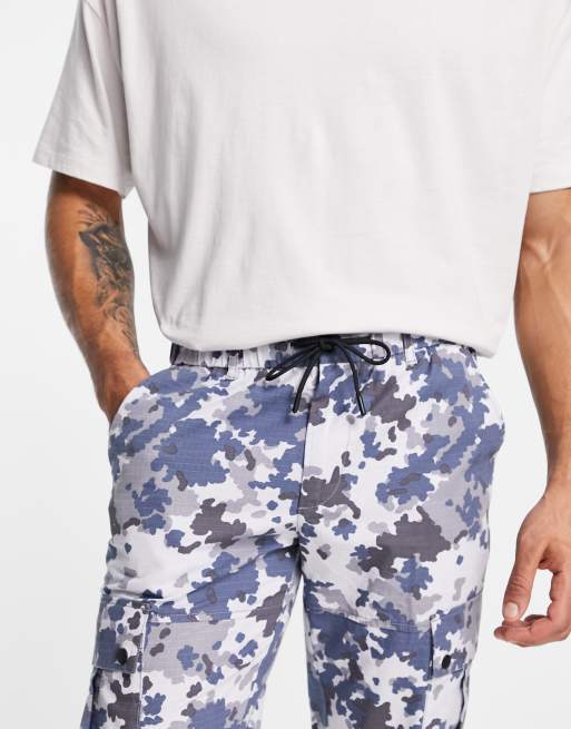 Topman – Grå, avsmalnande cargobyxor med kamouflagemönster, 2 av 4