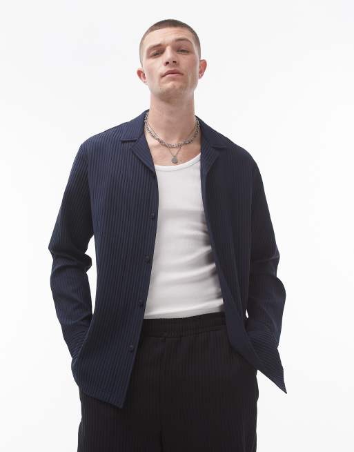 Topman – Granatowa plisowana koszula o regularnym kroju z długimi rękawami i kołnierzykiem kubańskim