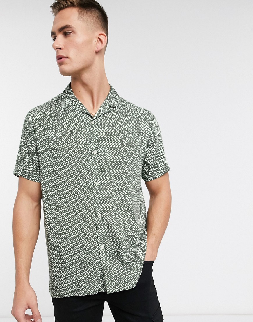 Topman - Grøn kortærmet skjorte med reverskrave & geo print
