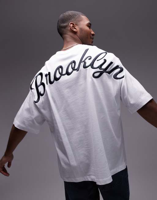 Topman – Gruby biały T-shirt o fasonie extreme oversize z haftowanym napisem „Brooklyn” z przodu i na plecach