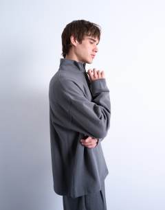 Model wearing Heavyweight oversized fit 1/4 zip in charcoal