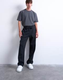 Model wearing Heavyweight straight leg jogger in black