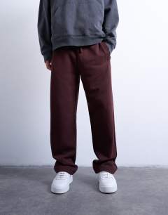 Model wearing Heavyweight straight leg jogger in brown