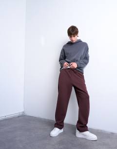 Model wearing Heavyweight straight leg jogger in brown
