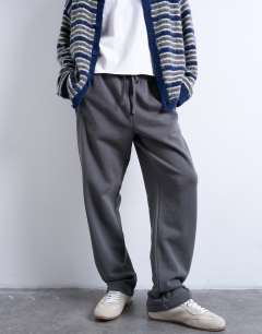 Model wearing Heavyweight straight leg jogger in charcoal