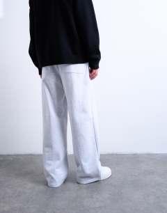 Model wearing Heavyweight straight leg jogger in light grey marl