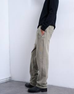 Model wearing Heavyweight straight leg jogger in washed khaki