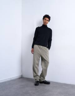 Model wearing Heavyweight straight leg jogger in washed khaki