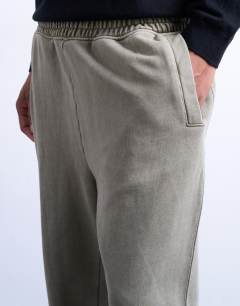 Model wearing Heavyweight straight leg jogger in washed khaki