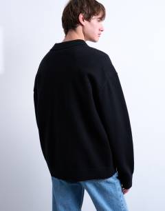 Model wearing Knitted smart polo jumper in black