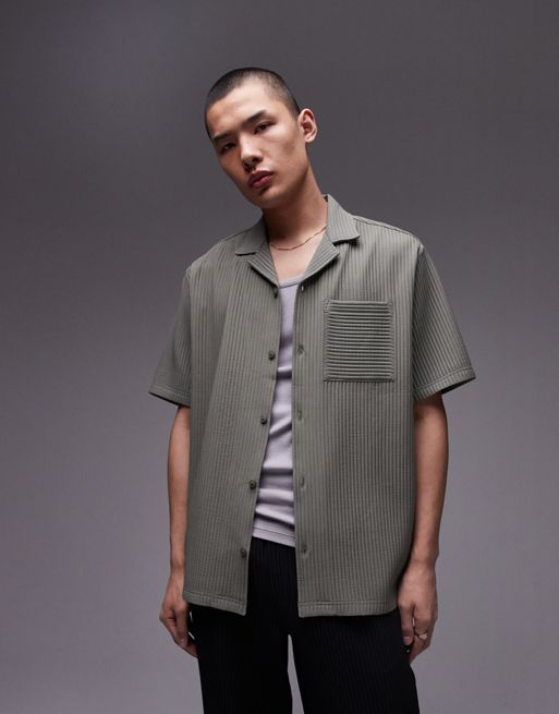 Topman – Kurzärmliges Plissee-Hemd in Khaki mit normalem Schnitt und Reverskragen