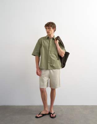 Kurzärmliges Relaxed-Fit-Hemd in Olivgrün mit Fischgrätmuster und Cropped-Schnitt Grün 2XL