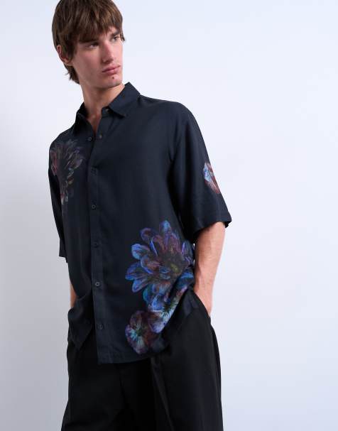 Topman – Kurzärmliges Relaxed-Fit-Twillhemd in Schwarz mit Blumenprint - view 1