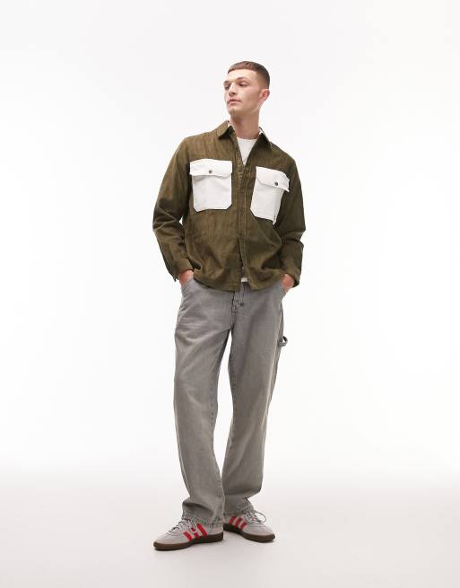 Topman – Langärmlige Cord-Hemdjacke in Khaki mit normalem Schnitt und farblich abgesetzten Taschen 