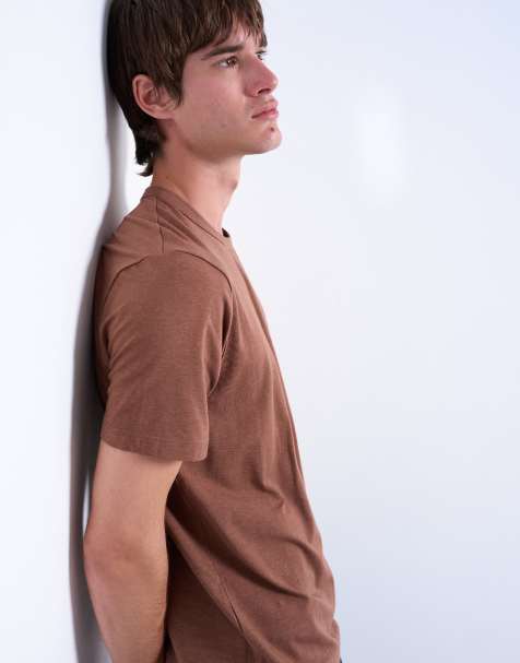 Topman – Lekki brązowy T-shirt o regularnym kroju - view 1