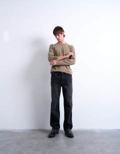 Model wearing Lightweight long sleeve classic fit t-shirt in khaki