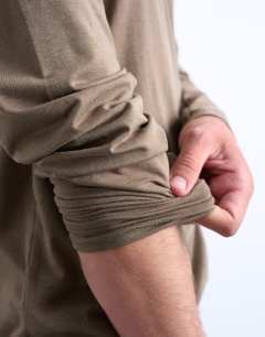 Model wearing Lightweight long sleeve regular fit t-shirt in khaki