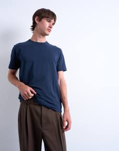 Lightweight regular fit t-shirt in navy