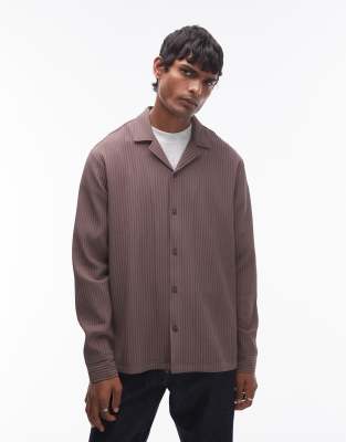 long sleeve chunky plisse shirt in chocolate-Brown