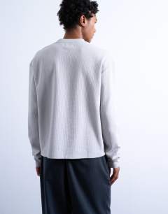 Model wearing Long sleeve crop fit waffle t-shirt in grey