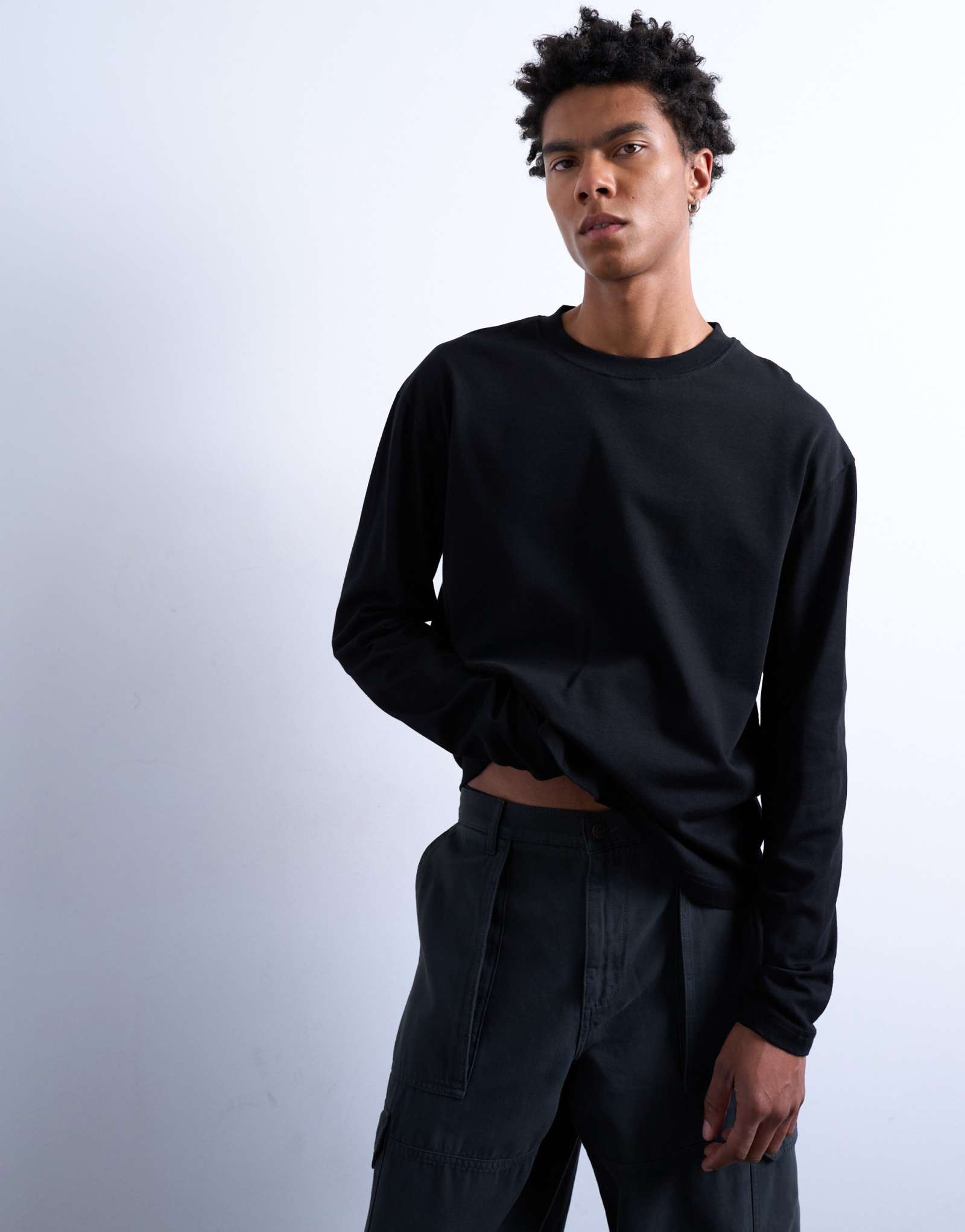 Укороченная футболка Topman с длинным рукавом черного цвета