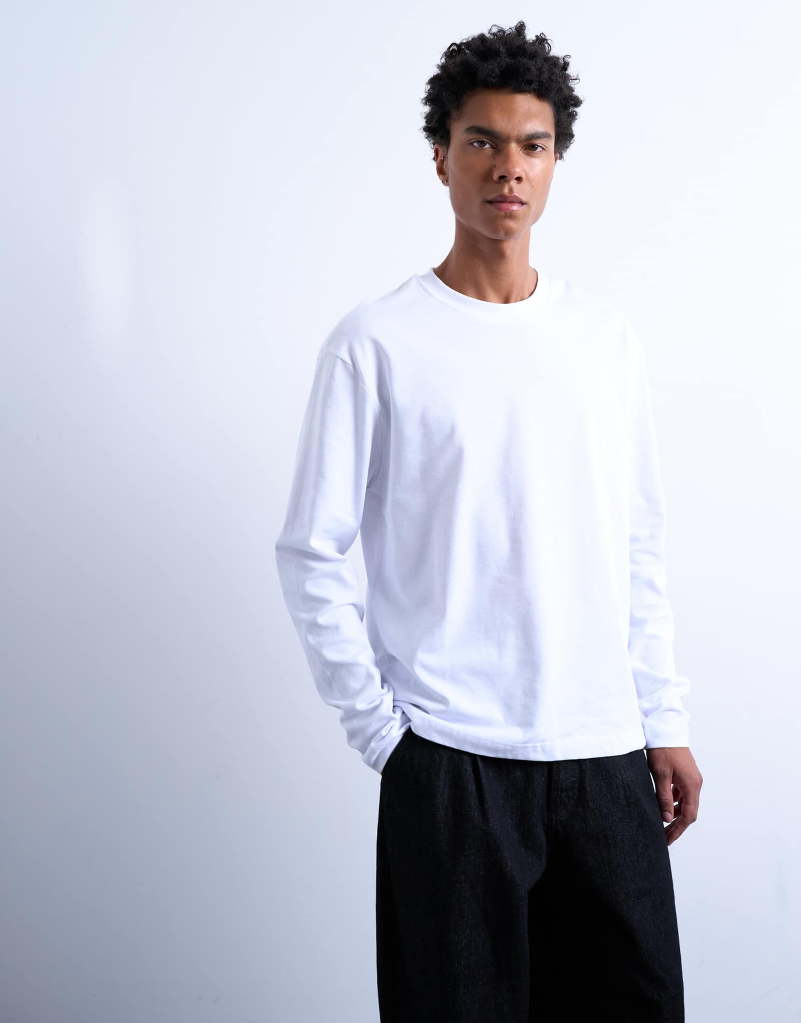 Укороченная футболка Topman с длинным рукавом белого цвета