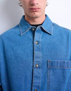 Model wearing Long sleeve denim washed over shirt in blue