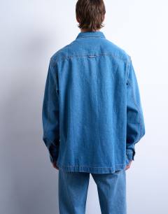Model wearing Long sleeve denim washed over shirt in blue