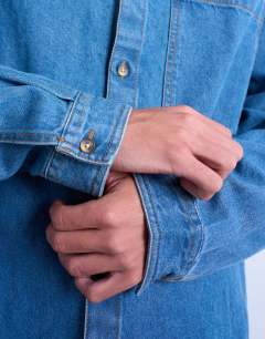 Model wearing Long sleeve denim washed over shirt in blue