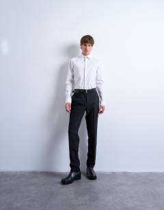 Model wearing Long sleeve formal stretch shirt in white